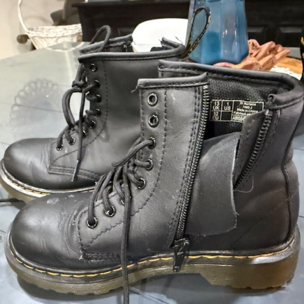 Dr. Martens Boots Size 1 US/ 13UK/ 32EU - Picture 2 of 3